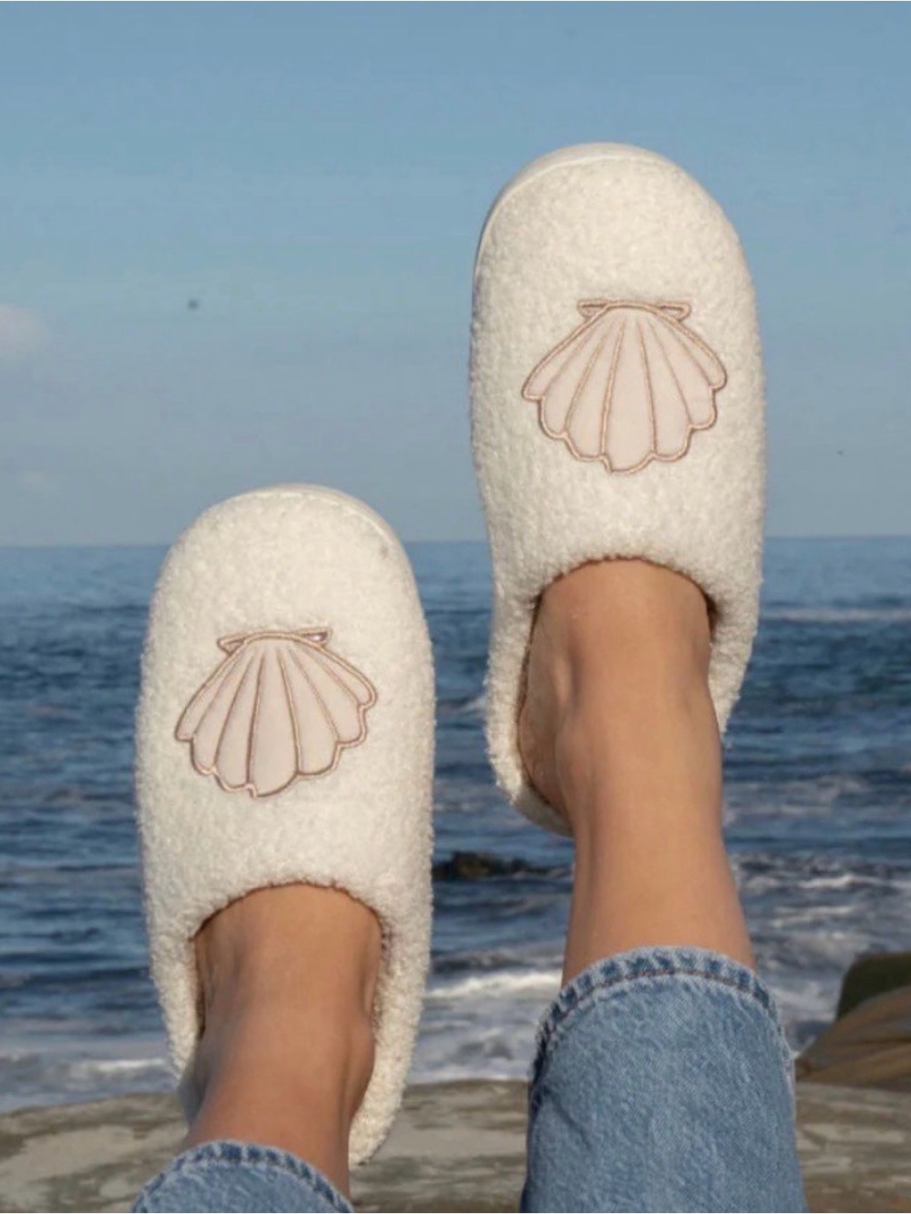 Sundream - The Sherpa Seashell Slippers Women’s NWT Size S/M (6-8)